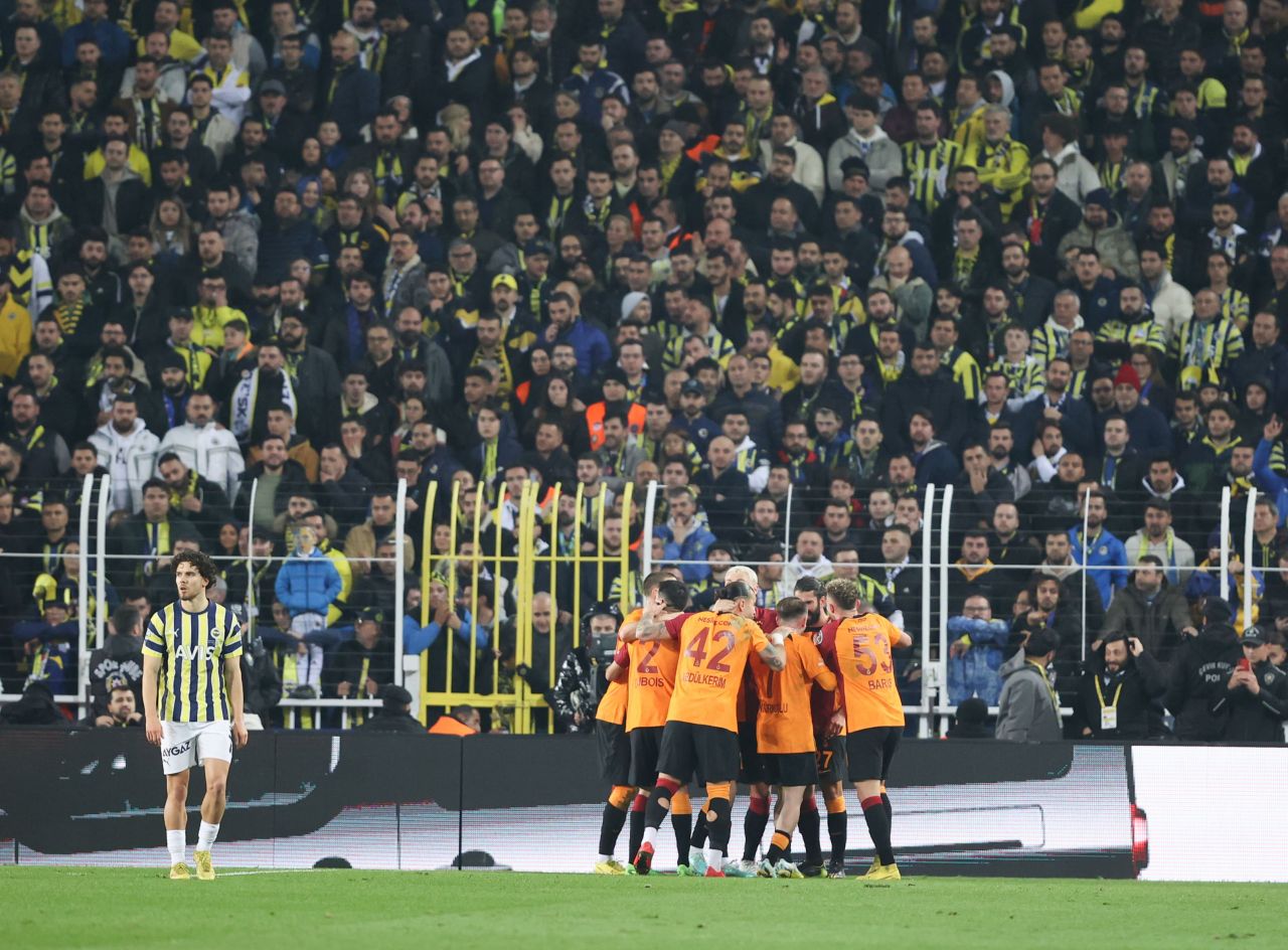Dev derbiye damga vuran kareler 11