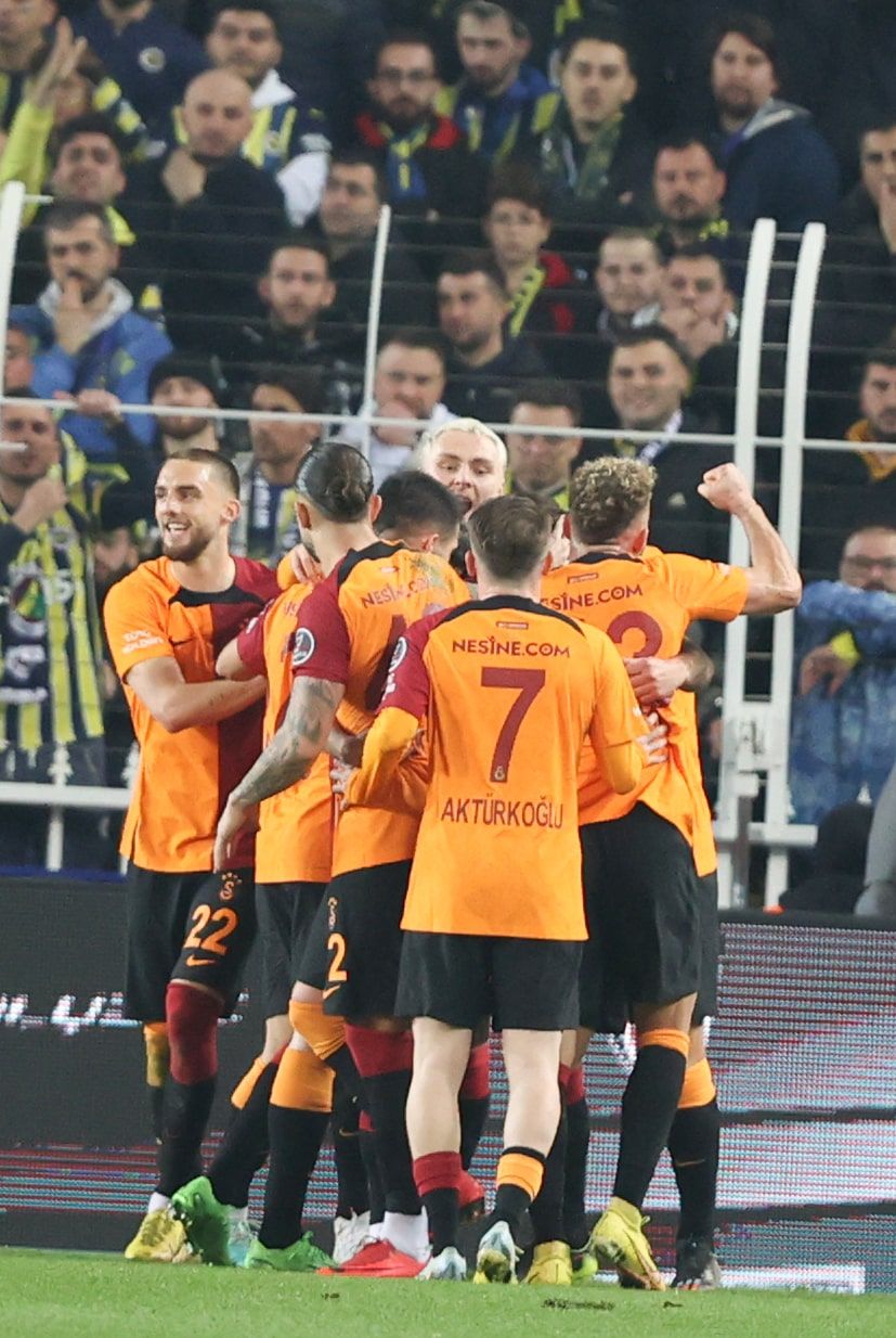 Dev derbiye damga vuran kareler 14