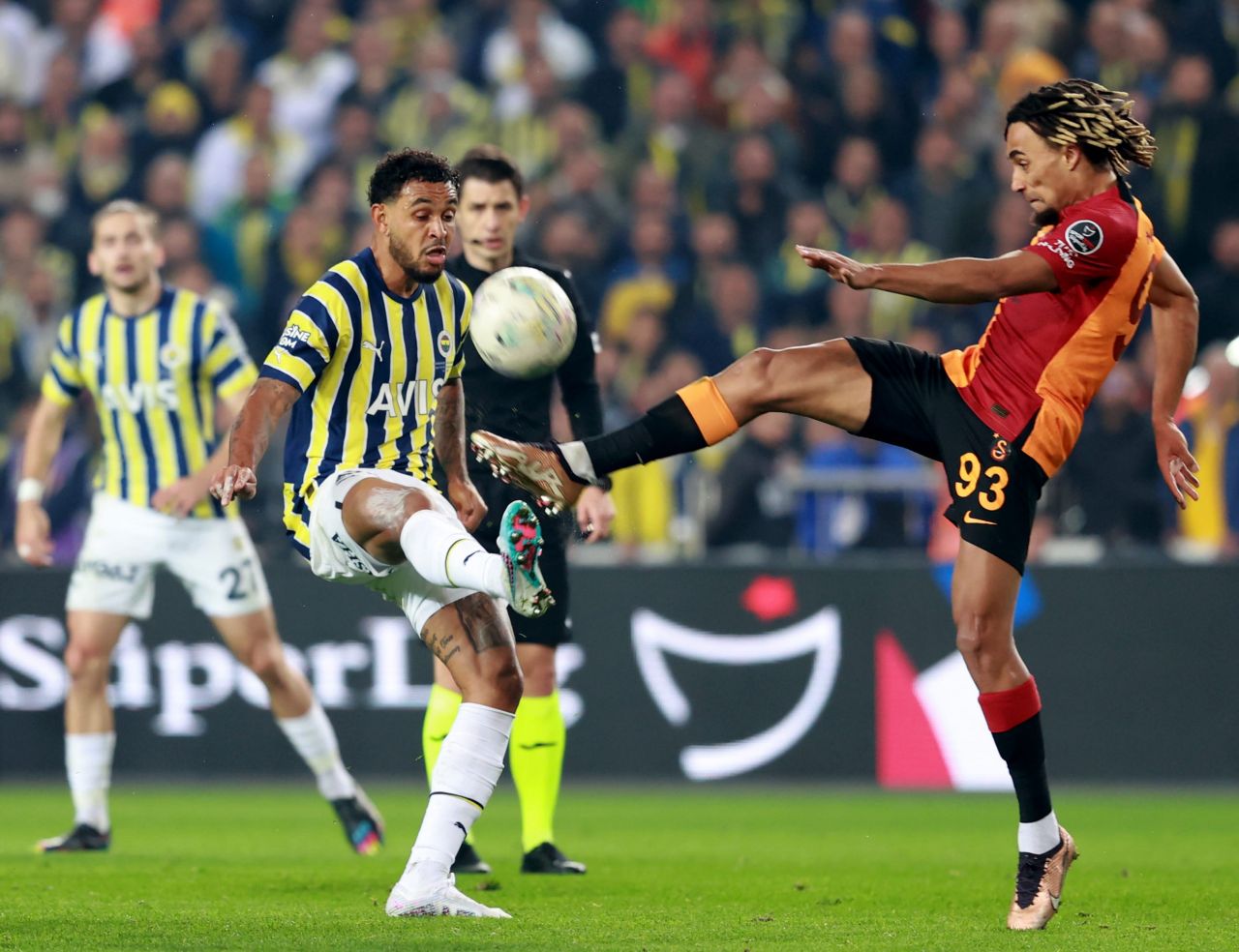 Dev derbiye damga vuran kareler 16