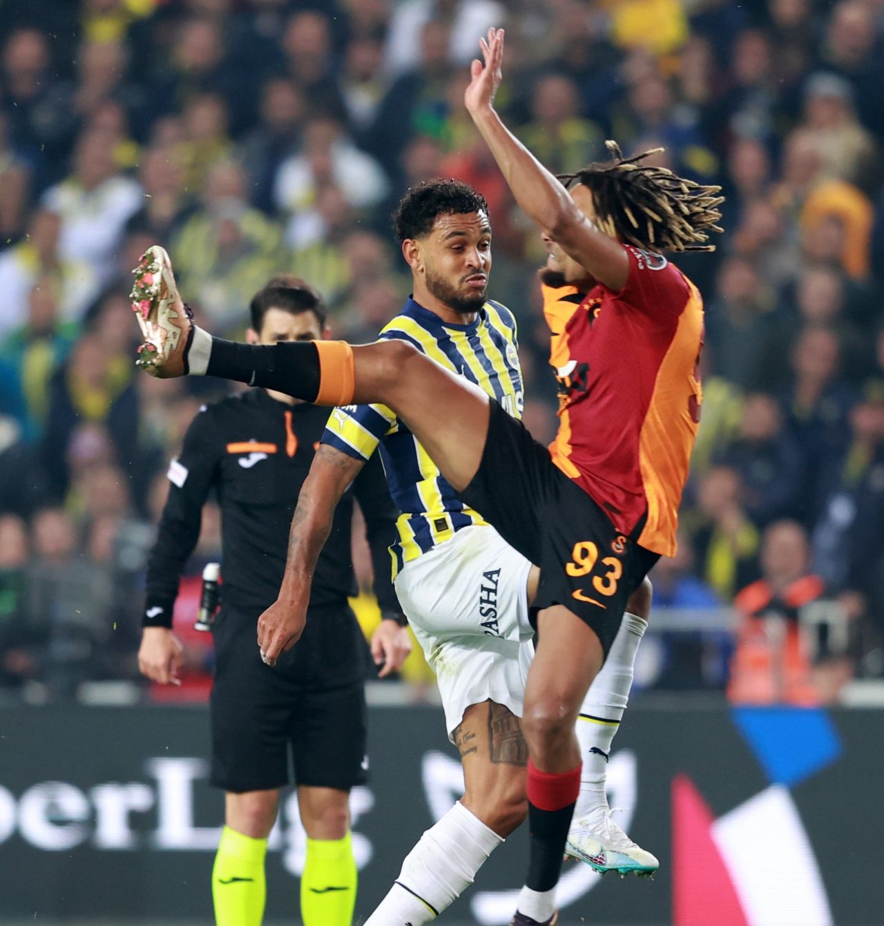 Dev derbiye damga vuran kareler 17
