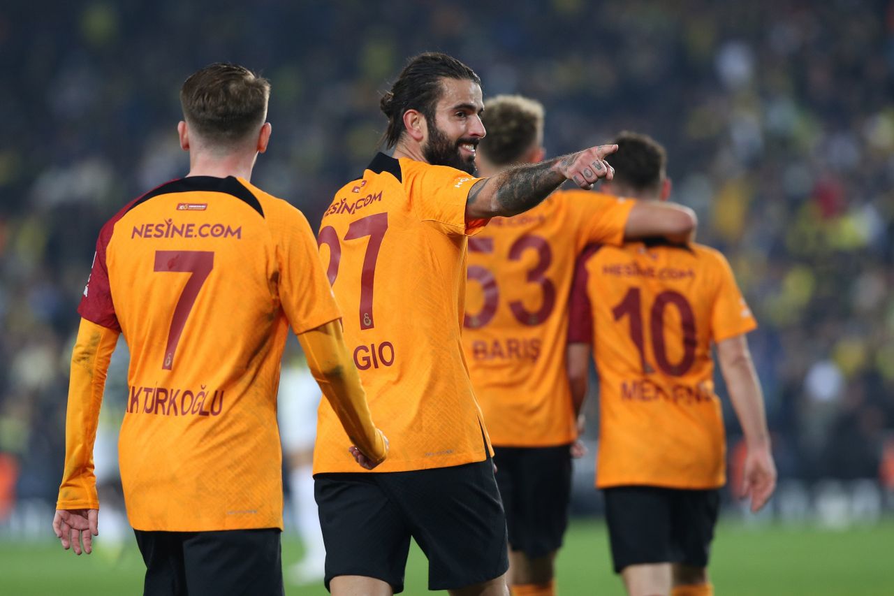 Dev derbiye damga vuran kareler 41