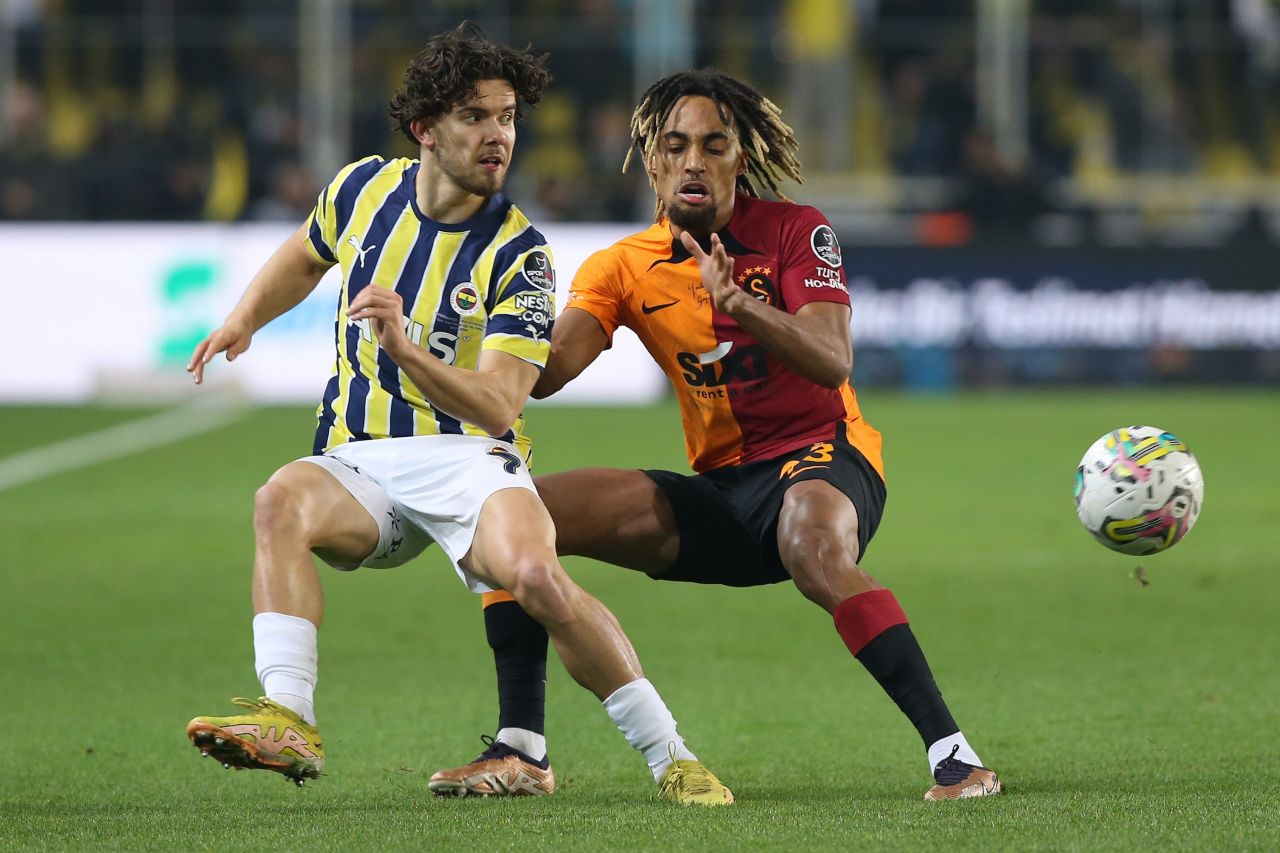 Dev derbiye damga vuran kareler 43