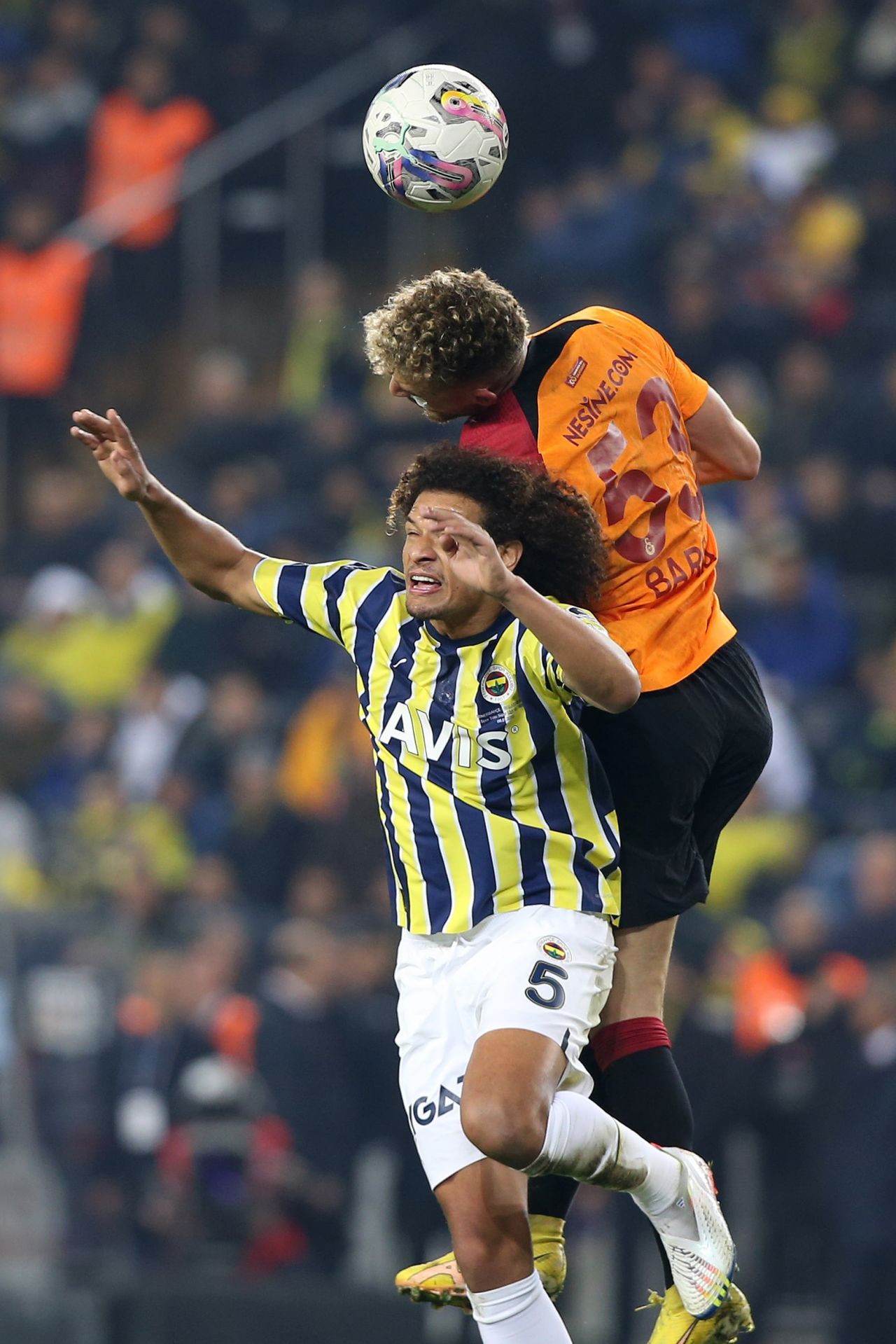 Dev derbiye damga vuran kareler 49