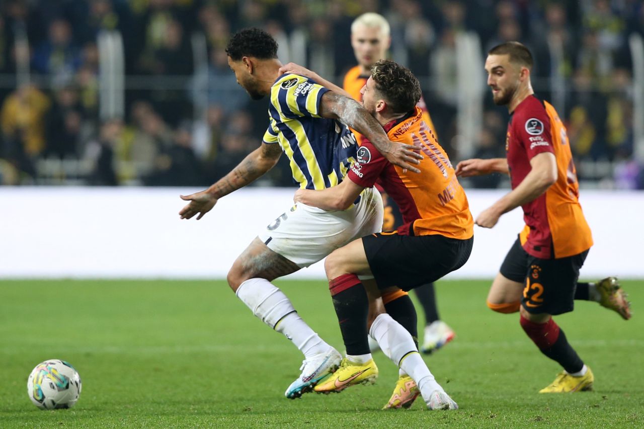 Dev derbiye damga vuran kareler 50