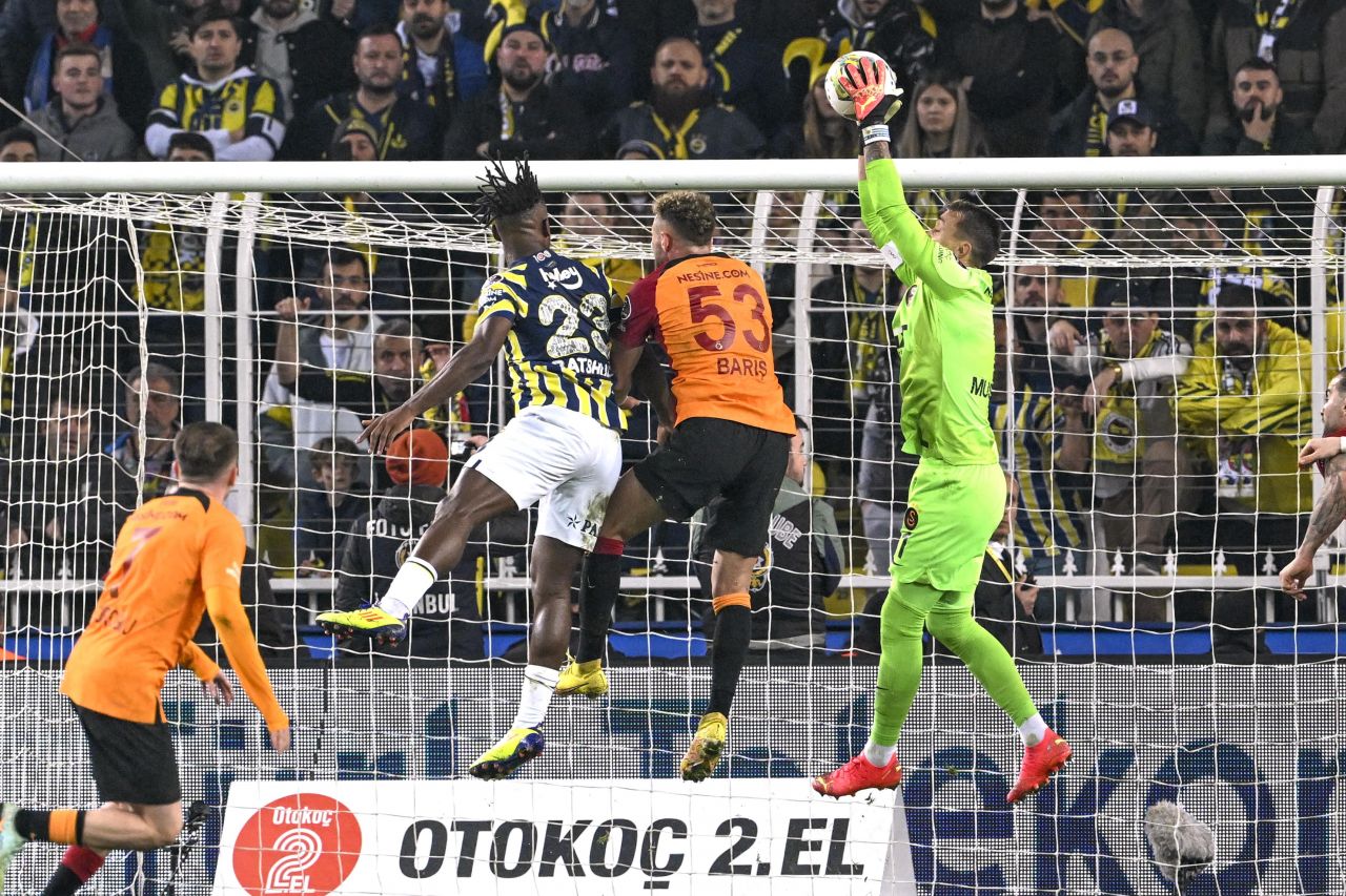 Dev derbiye damga vuran kareler 64