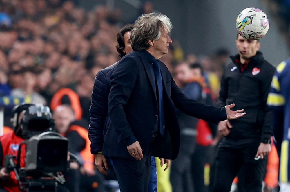 Rıdvan Dilmen'den ağır sözler: Fenerbahçe'nin bu psikolojiyle sezonu tamamlama ihtimali yok... 8