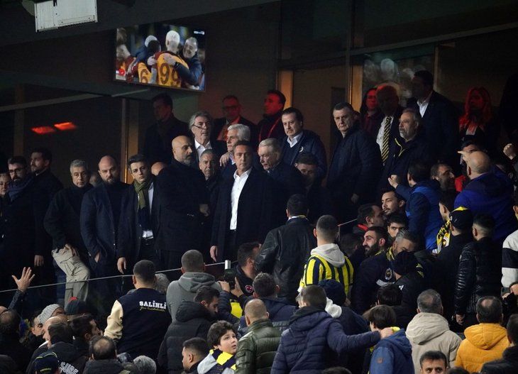 Galatasaray hezimeti fitili ateşledi! Fenerbahçeli taraftarlardan Ali Koç'a şok tepki... 3