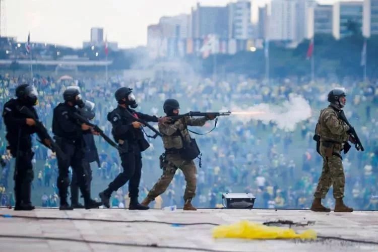 Brezilya'da kongre baskını! ABD ve AB'den ilk açıklama geldi! Lula'ya tam destek... 12