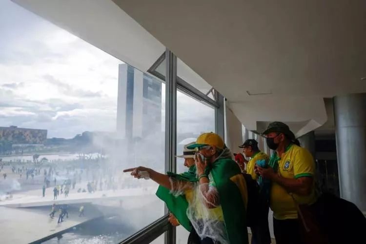 Brezilya'da kongre baskını! ABD ve AB'den ilk açıklama geldi! Lula'ya tam destek... 13
