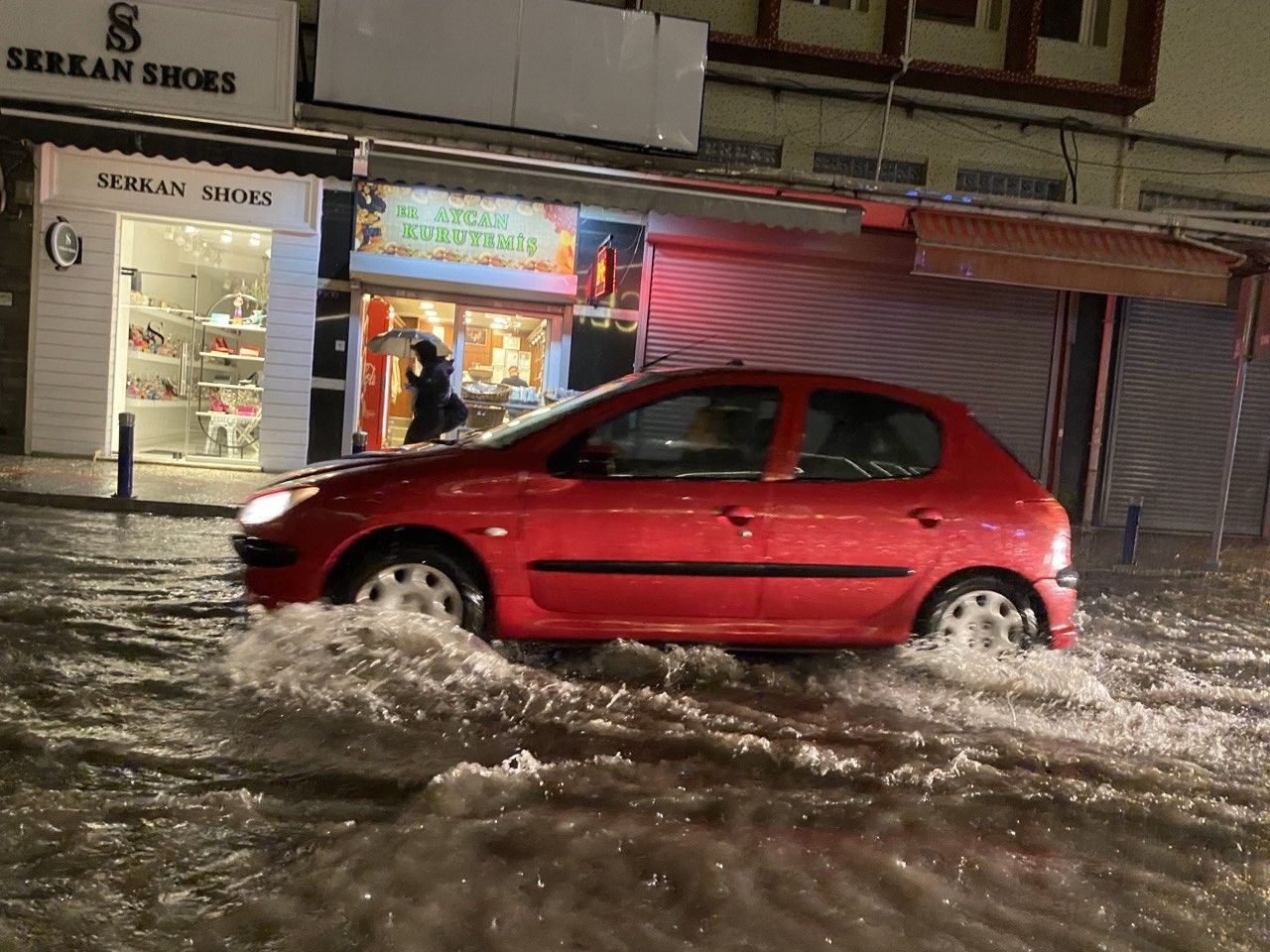 İzmir sokakları göle döndü 1