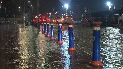 İzmir sokakları göle döndü 4