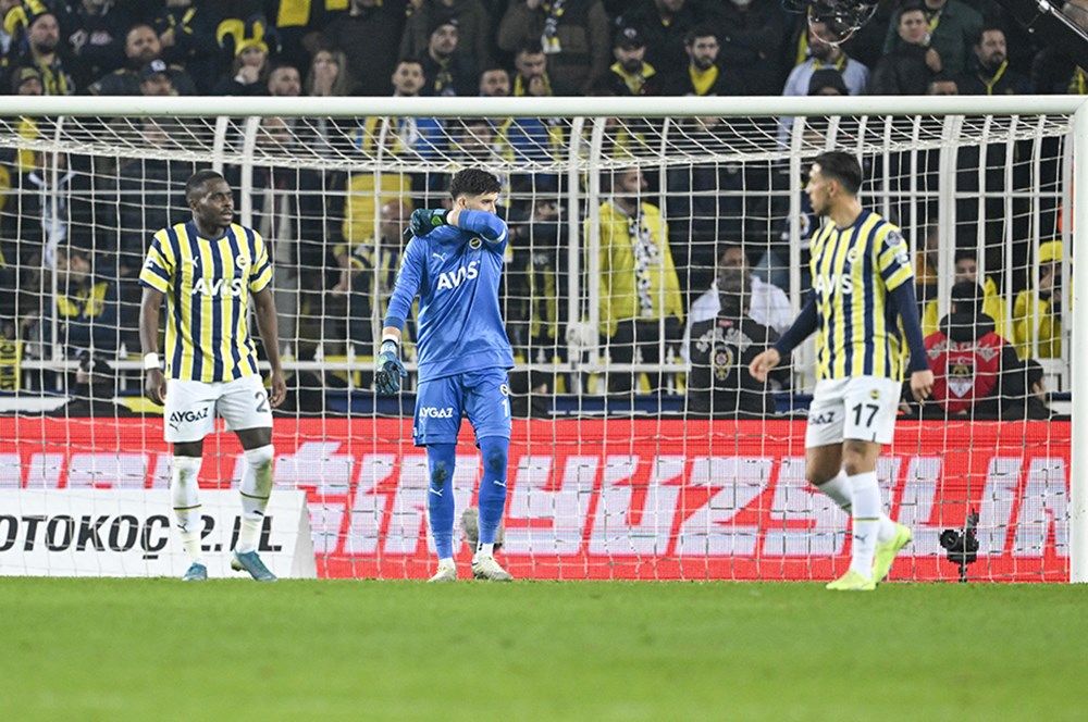 Fenerbahçe'de kırmızı alarm! Tedbir ve transfer... 1