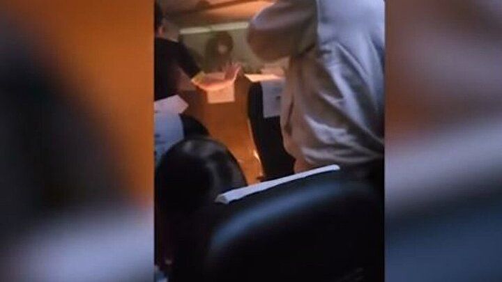 Uçakta korku dolu anlar: Şarj cihazı alev aldı, iki yolcu yaralandı 9