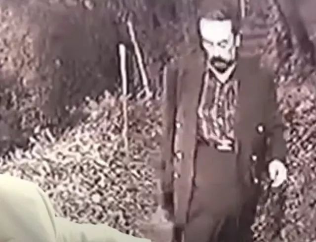 Adnan Oktar ve kediciklerin yakalanma görüntüleri ortaya çıktı! Her yerden para fışkırıyor... 4