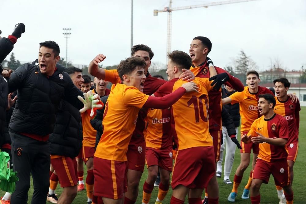 Galatasaray Fenerbahçe'yi farklı yendi 1