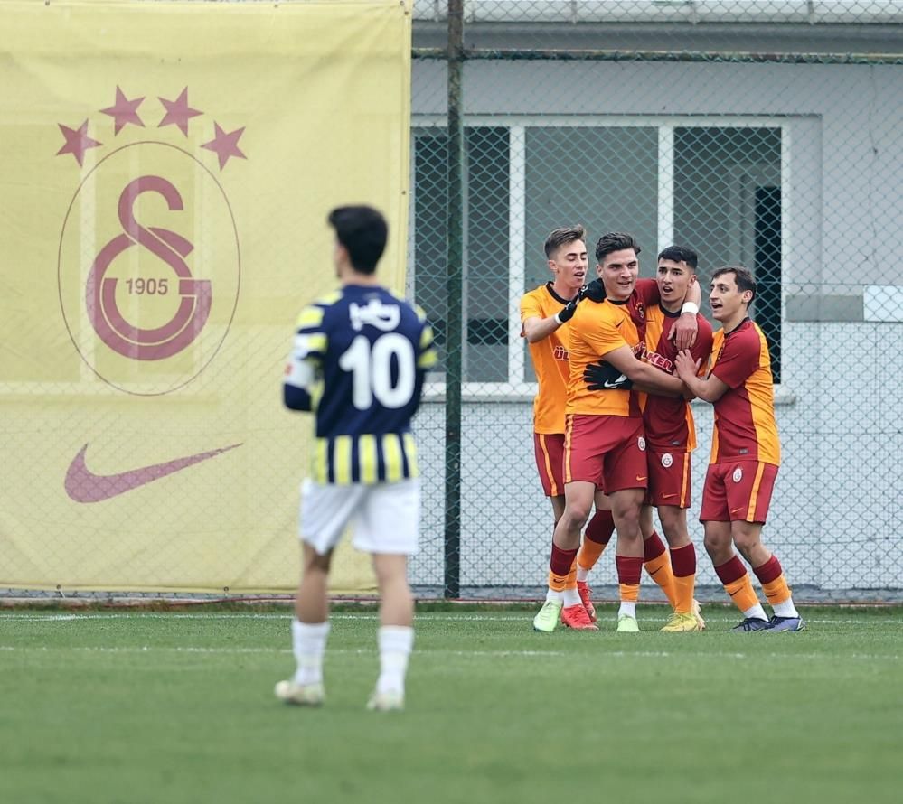 Galatasaray Fenerbahçe'yi farklı yendi 3