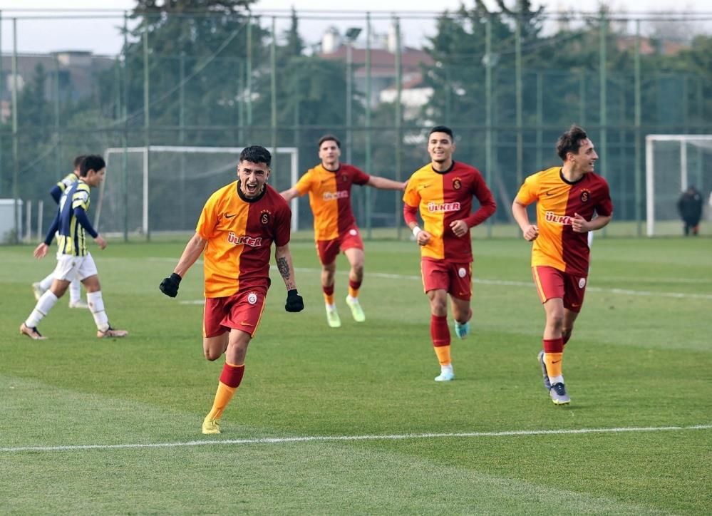 Galatasaray Fenerbahçe'yi farklı yendi 4