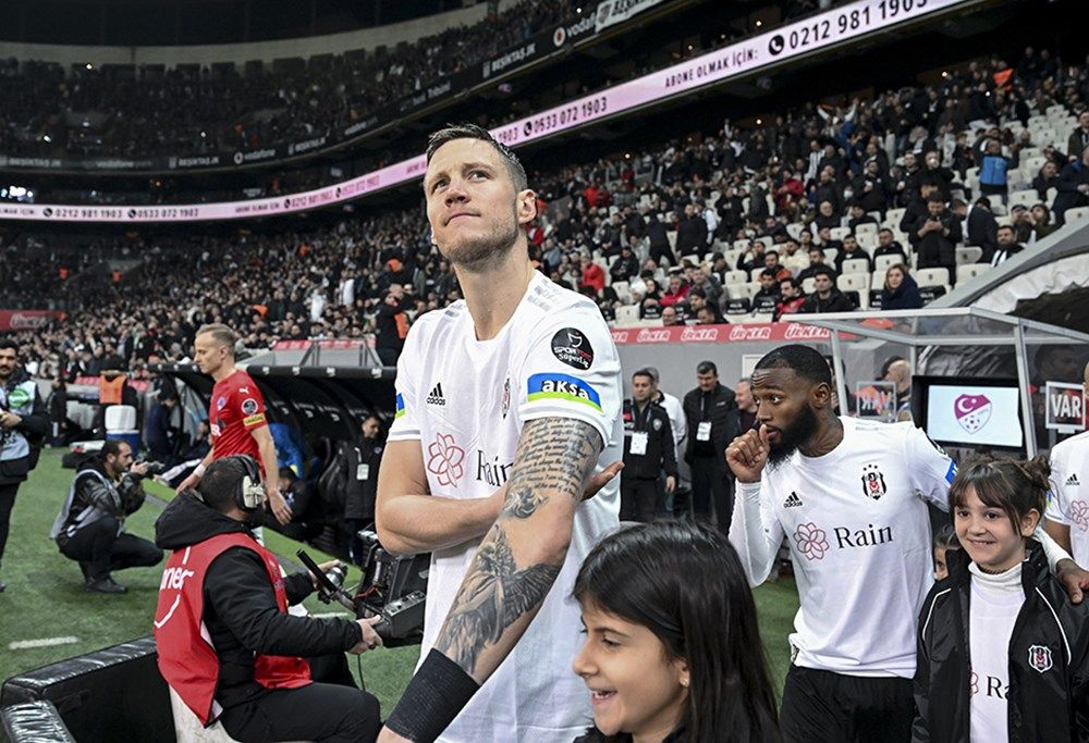 Wout Weghorst ve Şenol Güneş arasında dikkat çeken konuşma! 2
