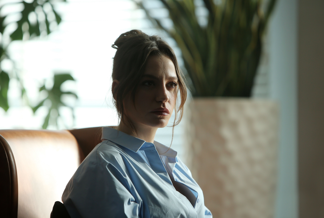 Kıvanç Tatlıtuğ ve Serenay Sarıkaya'yı buluşturan 'Aile' dizisinden ilk kareler yayınlandı 6