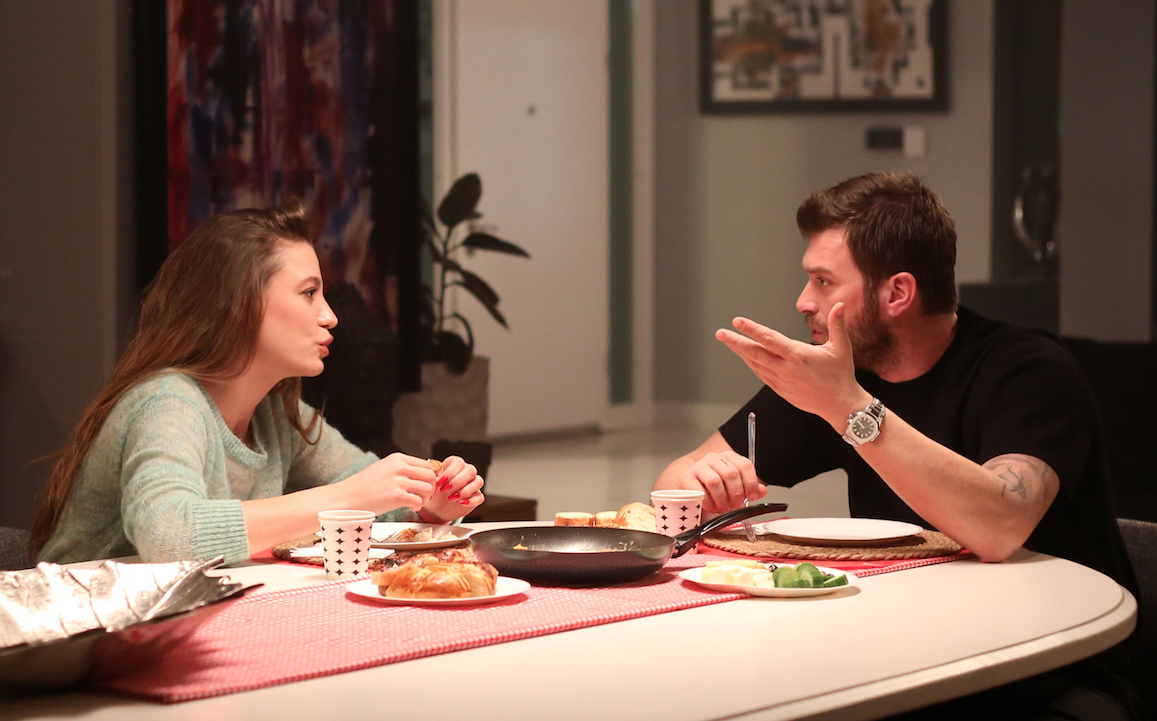 Kıvanç Tatlıtuğ ve Serenay Sarıkaya'yı buluşturan 'Aile' dizisinden ilk kareler yayınlandı 4