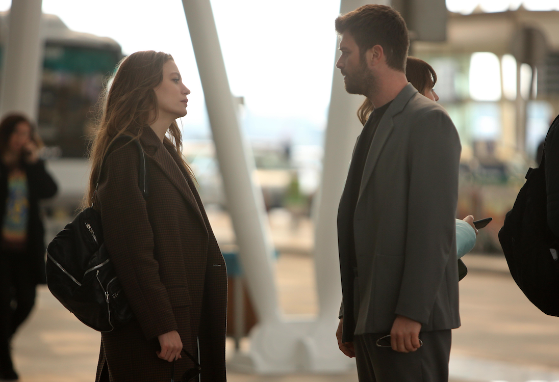 Kıvanç Tatlıtuğ ve Serenay Sarıkaya'yı buluşturan 'Aile' dizisinden ilk kareler yayınlandı 8