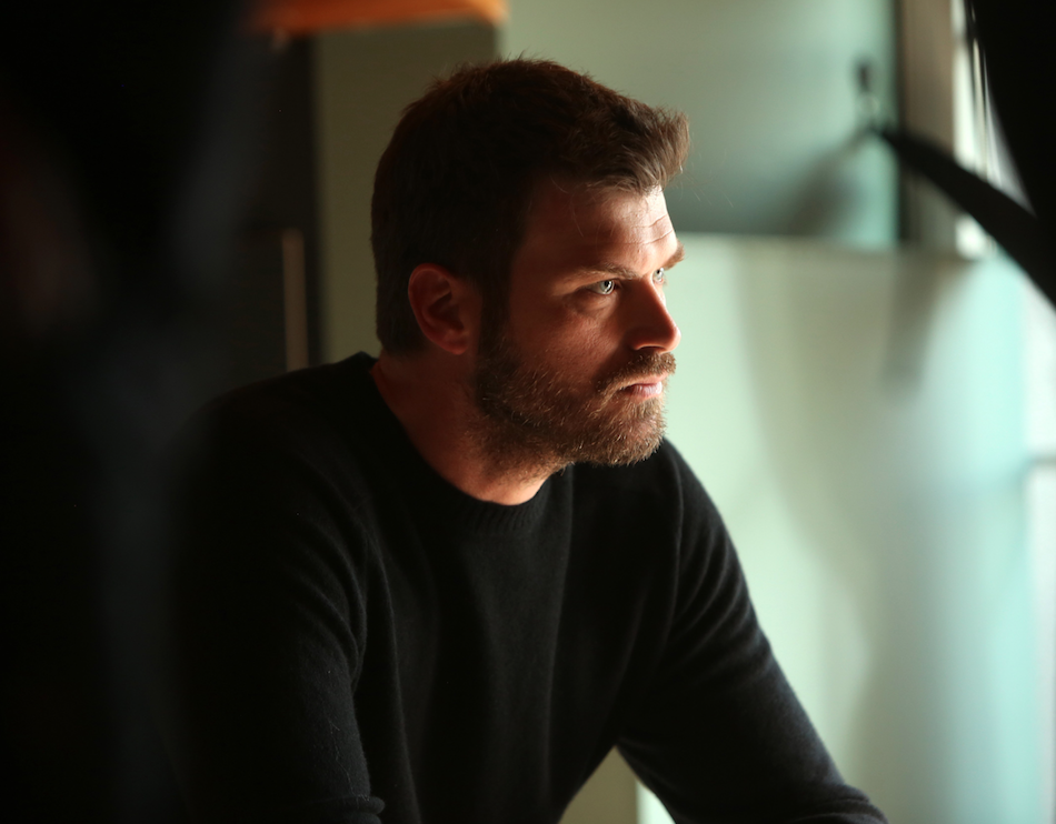 Kıvanç Tatlıtuğ ve Serenay Sarıkaya'yı buluşturan 'Aile' dizisinden ilk kareler yayınlandı 5