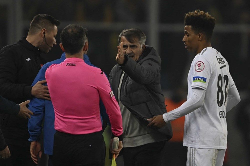 Başkentte saha karıştı! Kırmızı kart ve muşta fitili ateşledi... 11