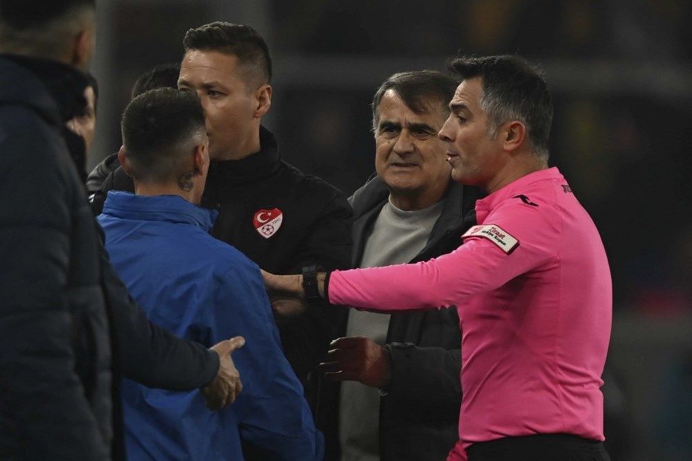 Başkentte saha karıştı! Kırmızı kart ve muşta fitili ateşledi... 12