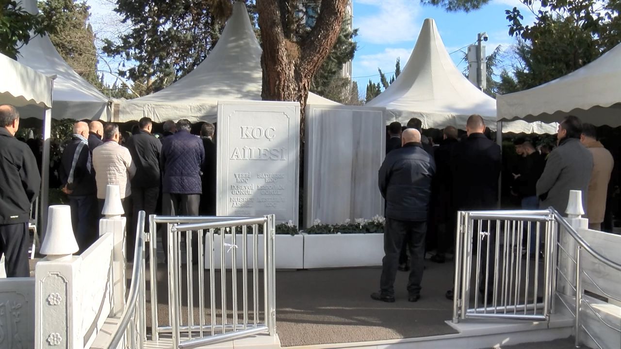 Mustafa Koç ölüm yıl dönümünde kabri başında anıldı 4