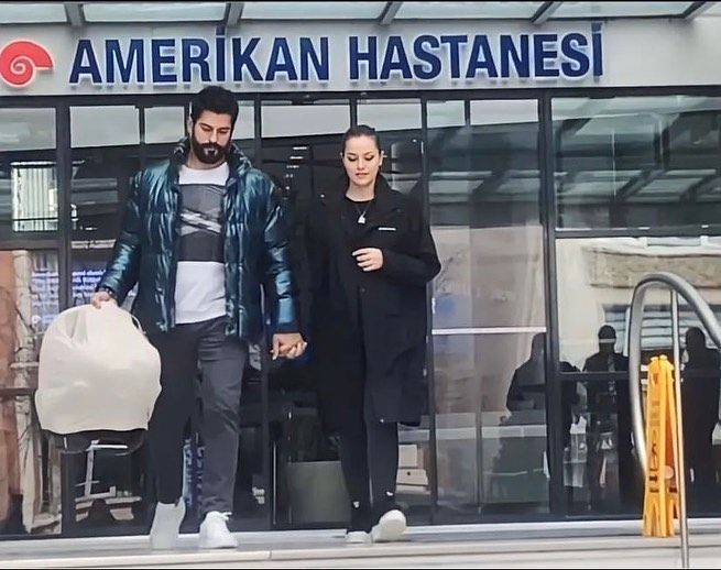 Burak Özçivit eşi Fahriye Evcen'i doğum sırasında yalnız bırakmadı 4