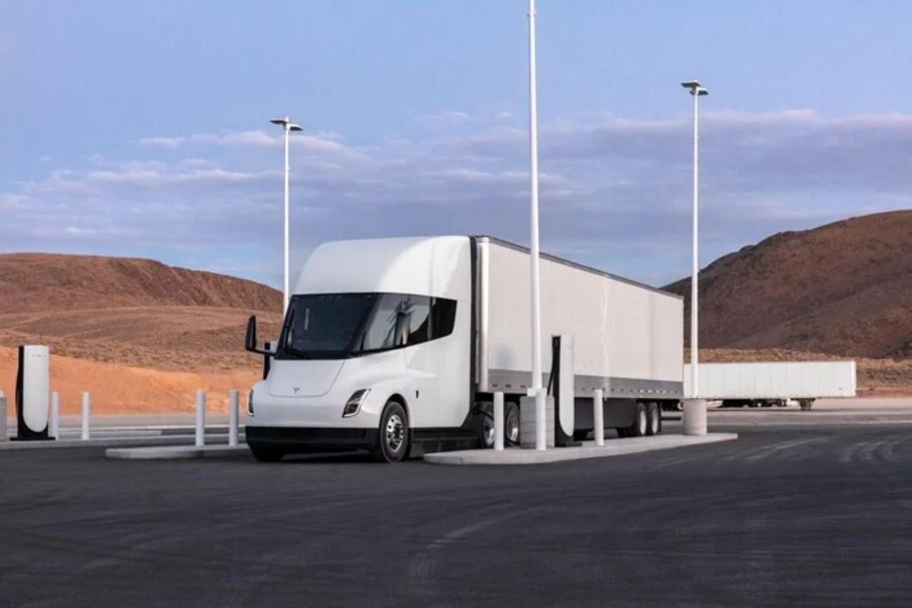 Seri üretime başlanan Tesla’nın elektrikli tırı Semi, arıza vermeye başladı 1