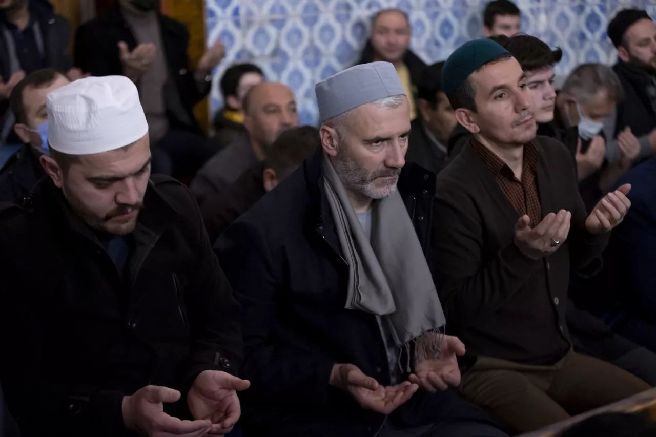 İsveç'e tepki amacıyla 90 bin camide Kur'an-ı Kerim okundu! Erbaş, "Bütün dünyaya sesleniyorum" diyerek duyurdu... 3