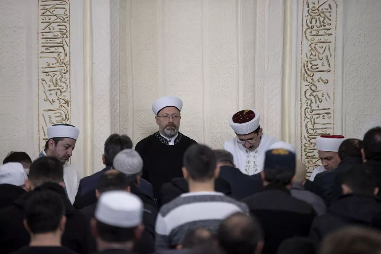 İsveç'e tepki amacıyla 90 bin camide Kur'an-ı Kerim okundu! Erbaş, "Bütün dünyaya sesleniyorum" diyerek duyurdu... 2