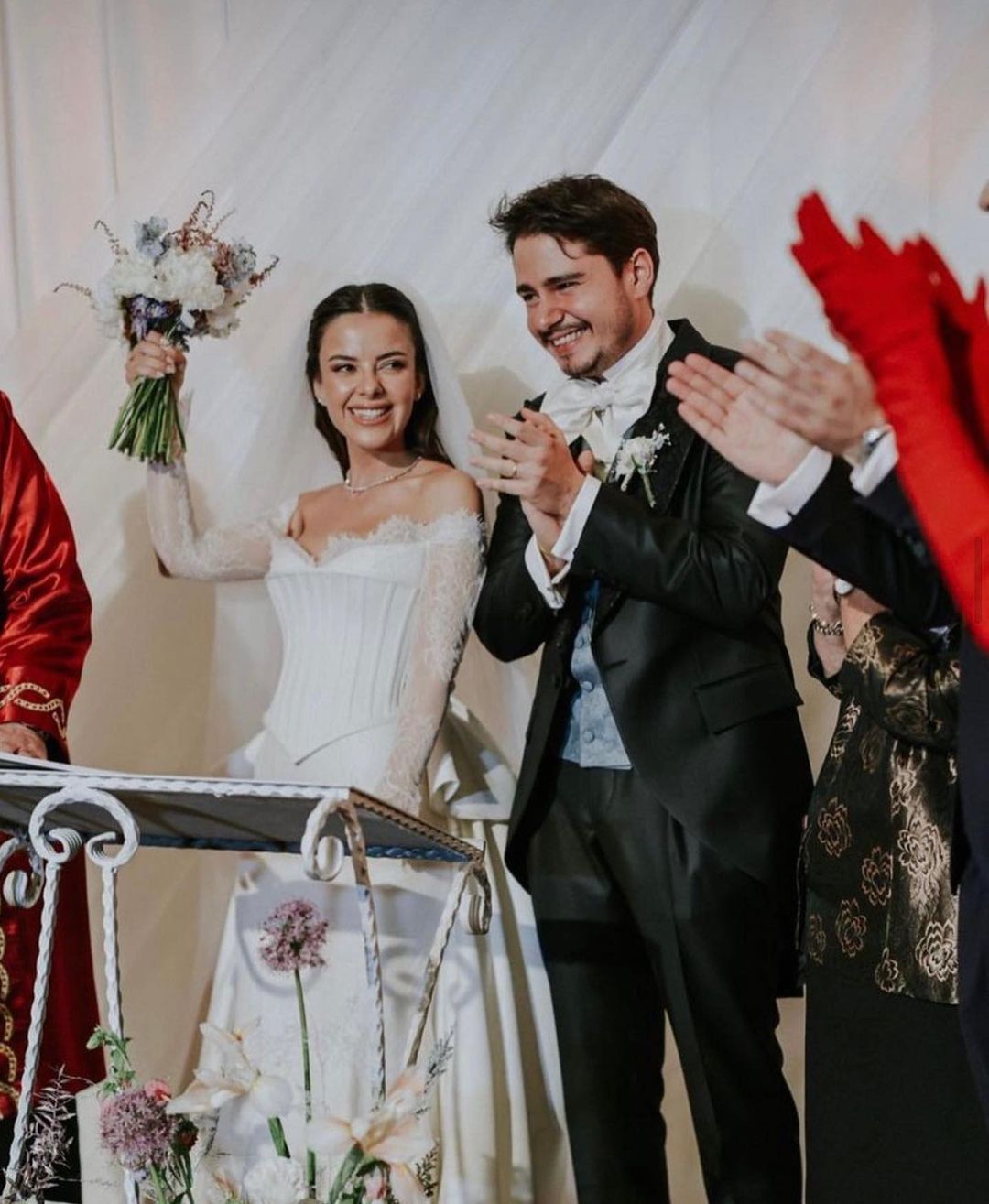 Savaş Zafer ile Melis Ketenci muhteşem bir düğünle evlendi 17
