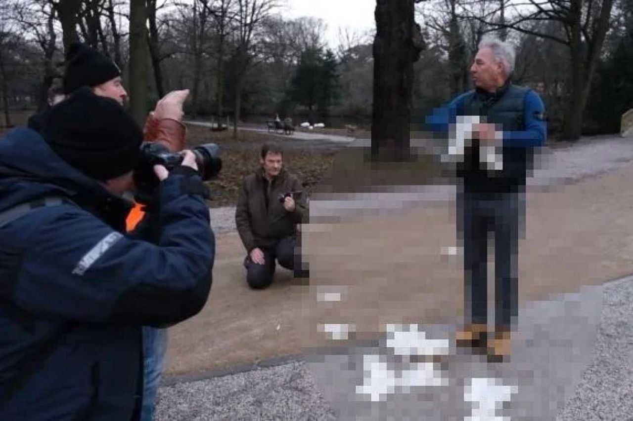 İsveç'ten sonra şimdi de Hollanda! İslamofobik Pegida'nın Hollanda'daki temsilcisi Kur'an-ı Kerim yırttı! 3