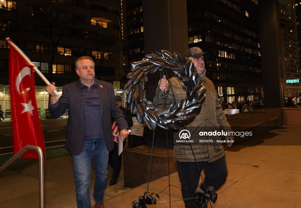 İsveç'te Rasmus Paludan'ın Kur'an-ı Kerim'i yakması New York'ta protesto edildi 9