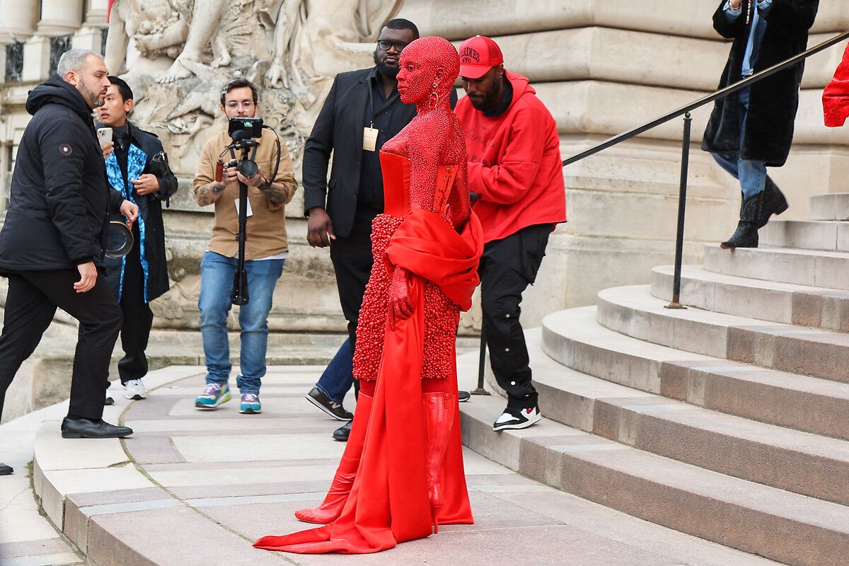 Doja Cat sıra dışı tarzıyla Paris Moda Haftası'na damga vurdu 5