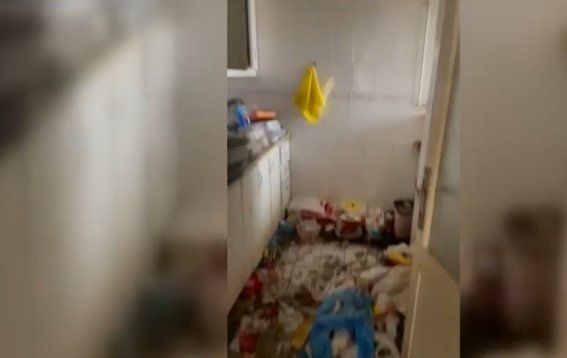Bir çöp ev skandalı daha: İstanbul Eyüpsultan'da çöp evden 3 çocuk çıktı! 4