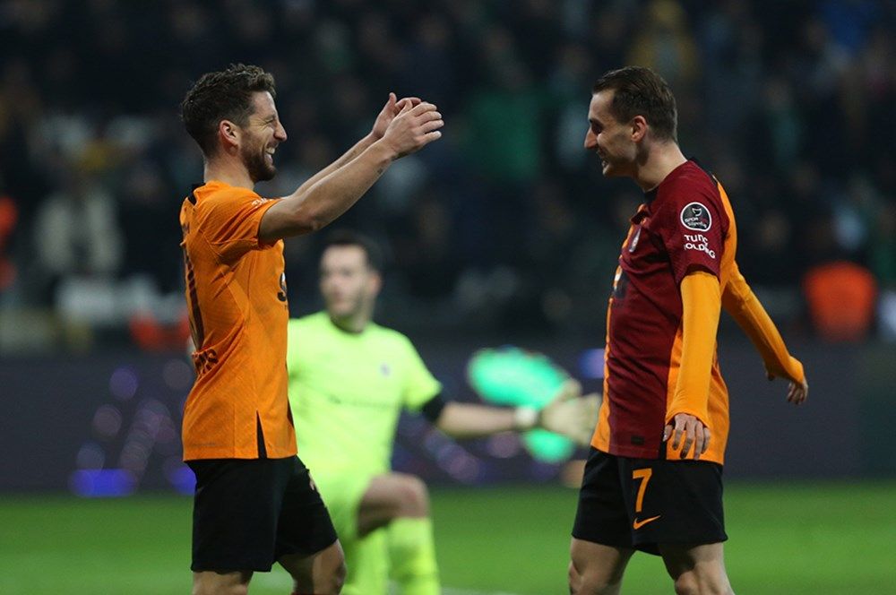 Okan Buruk ve Galatasaray tarihe geçti! 1