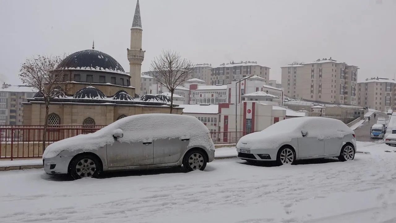 Birçok kent beyaza büründü! İşte yurttan kar manzaraları 14