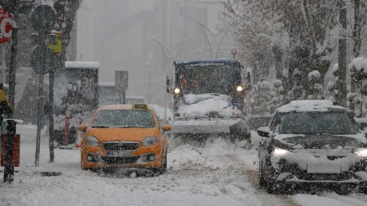 Birçok kent beyaza büründü! İşte yurttan kar manzaraları 27