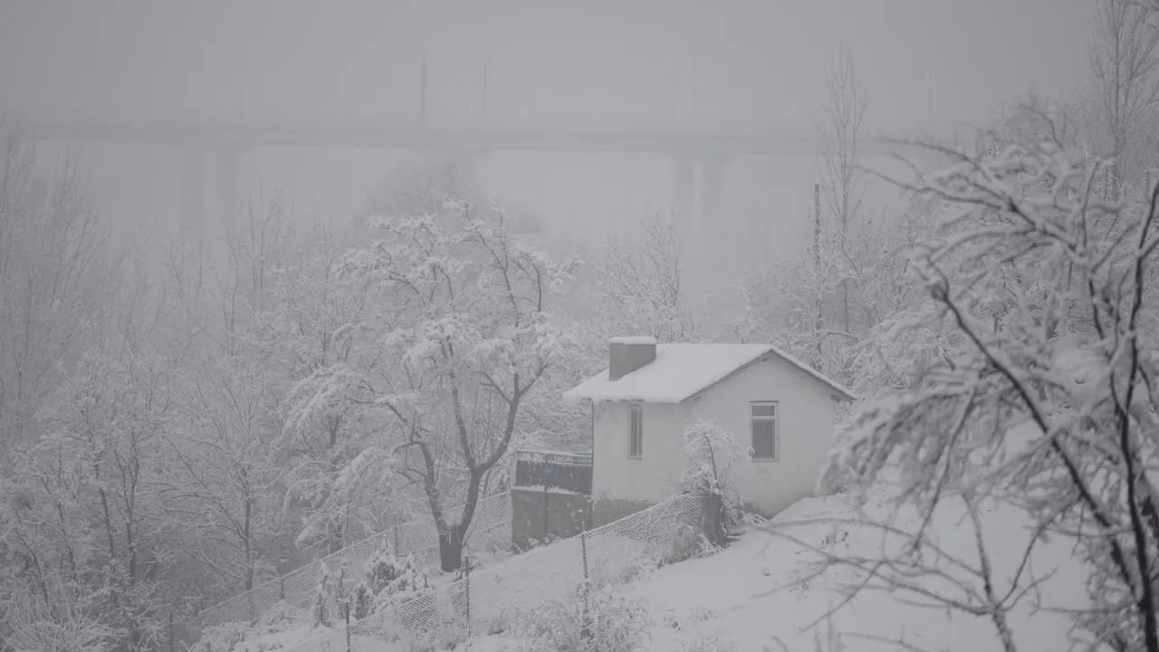 Birçok kent beyaza büründü! İşte yurttan kar manzaraları 6