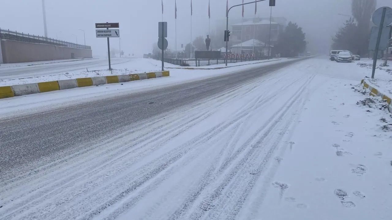 Birçok kent beyaza büründü! İşte yurttan kar manzaraları 9