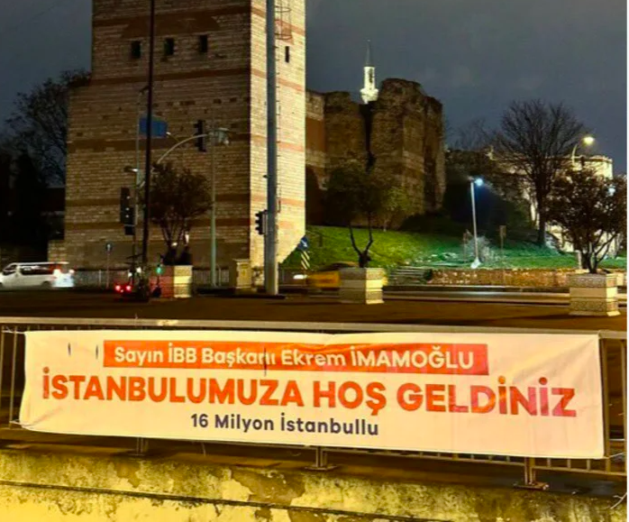 Ekrem İmamoğlu'na anlamlı pankart: "İstanbulumuza Hoş Geldiniz" 3