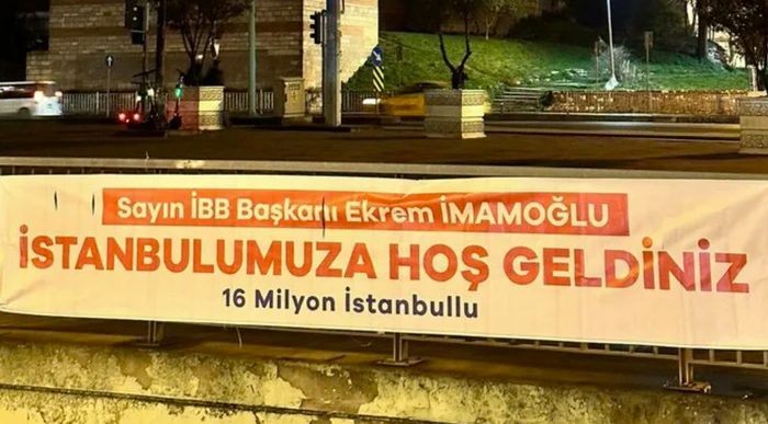 Ekrem İmamoğlu'na anlamlı pankart: "İstanbulumuza Hoş Geldiniz" 1