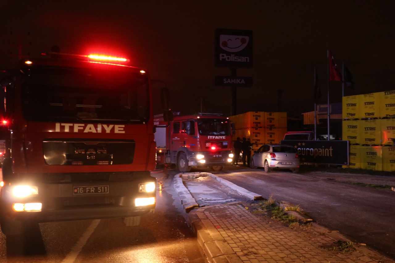 Trafodan çıkan kıvılcımlar etrafa sıçradı! Isı yalıtım malzemeleri alev topuna döndü 3