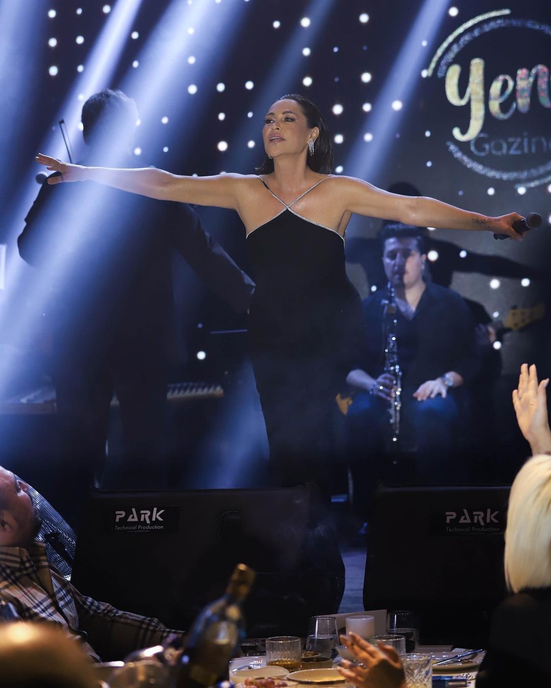 Hülya Avşar'ın son görüntüsü şaşırttı! Çene estetiği yaptırdı 4