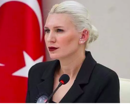 Sosyal medya trolleri allayıp pulladı! İşte çakma Targaryen'in yolsuzlukları... 2