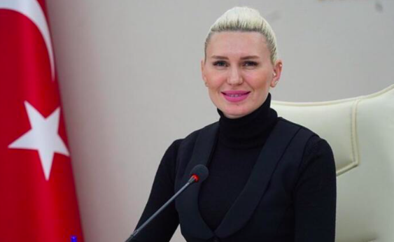 Sosyal medya trolleri allayıp pulladı! İşte çakma Targaryen'in yolsuzlukları... 6