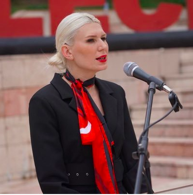 Sosyal medya trolleri allayıp pulladı! İşte çakma Targaryen'in yolsuzlukları... 5